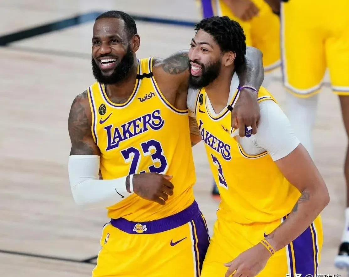 kaiyun-包含重要助攻引发热议！，浓眉哥在湖人比赛中比赛局势复杂热度持续攀升的词条