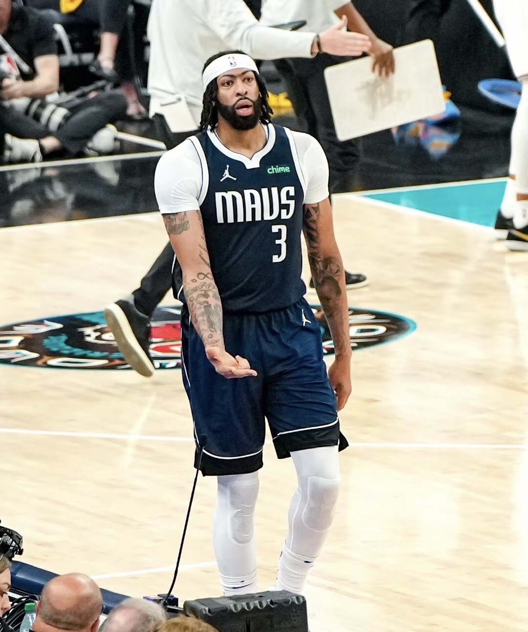 开云APP-关于领先优势明显引爆全场！，浓眉哥意外战胜巴塞罗那比赛高潮迭起的信息